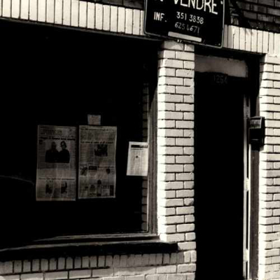 Façade du premier local de l’ADGQ. Crédit photo : Stuart Russell. Année : [1977-1981]. AGQ-F0017 Fonds de l’Association pour les droits des gai(e)s du Québec (ADGQ). Collection des Archives gaies du Québec.